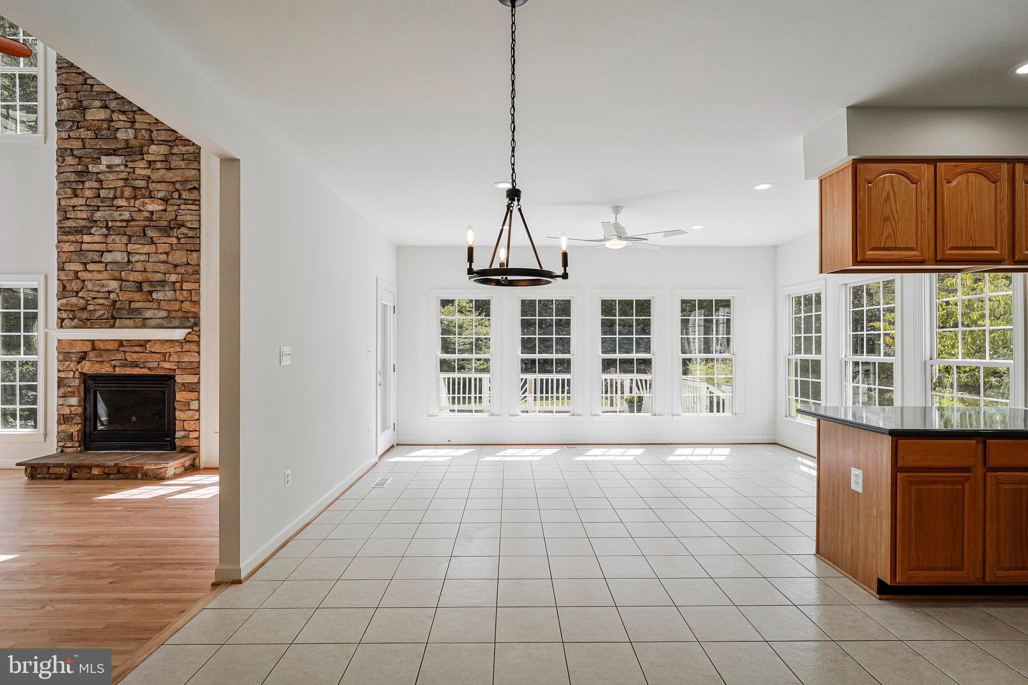 PALISADES POINTE - Residential