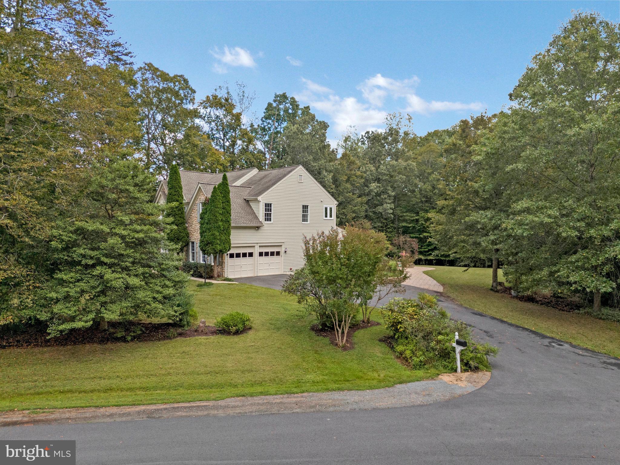 PALISADES POINTE - Residential