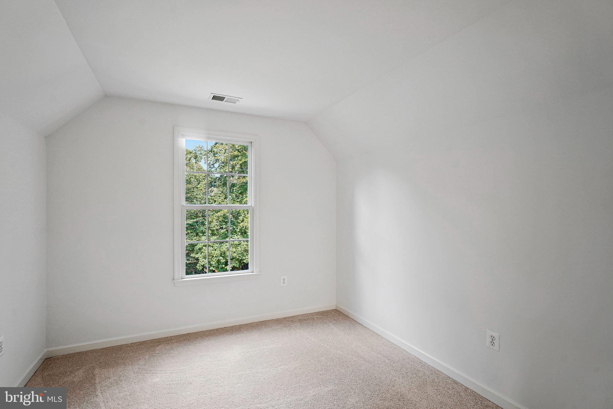 PALISADES POINTE - Residential