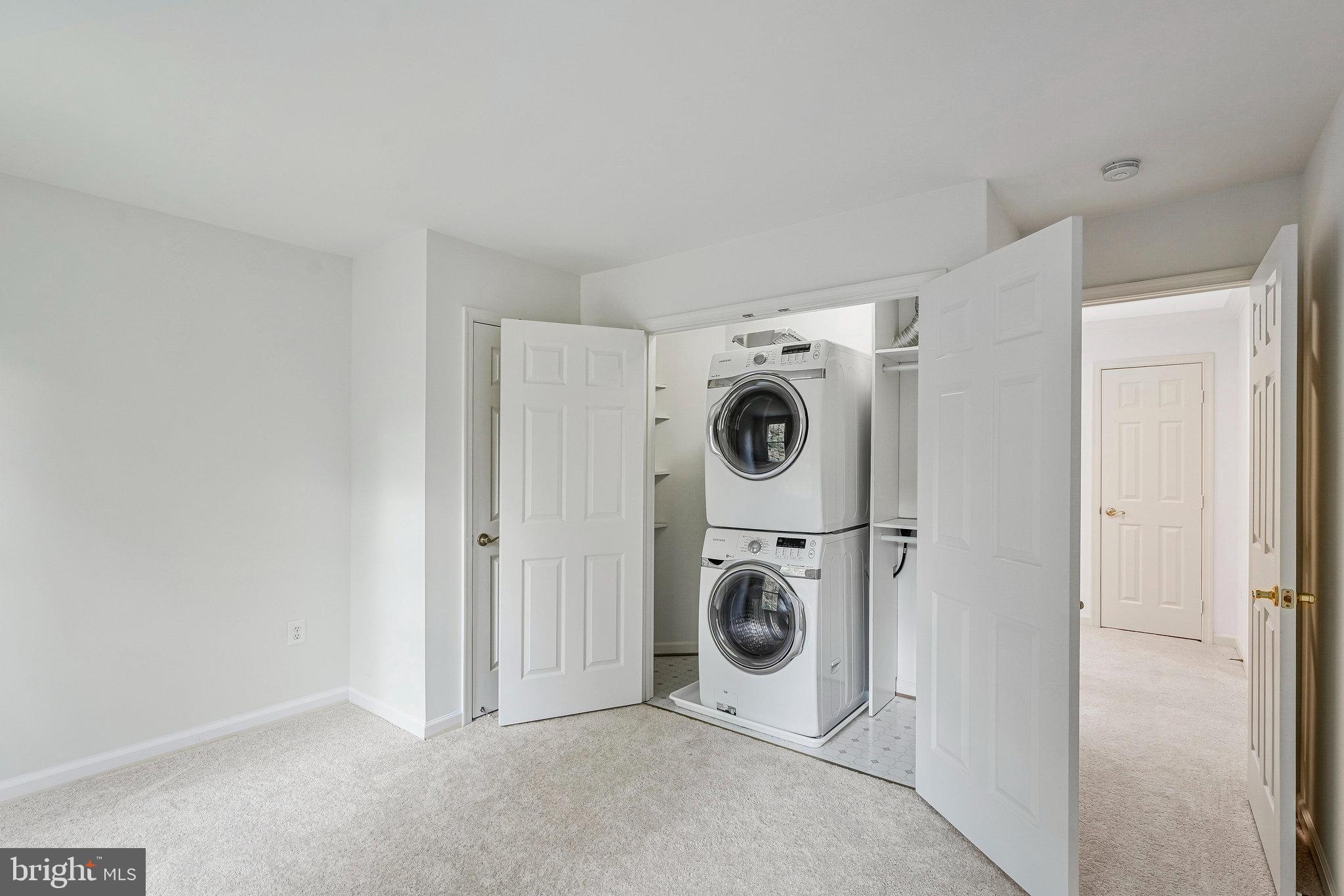 PALISADES POINTE - Residential