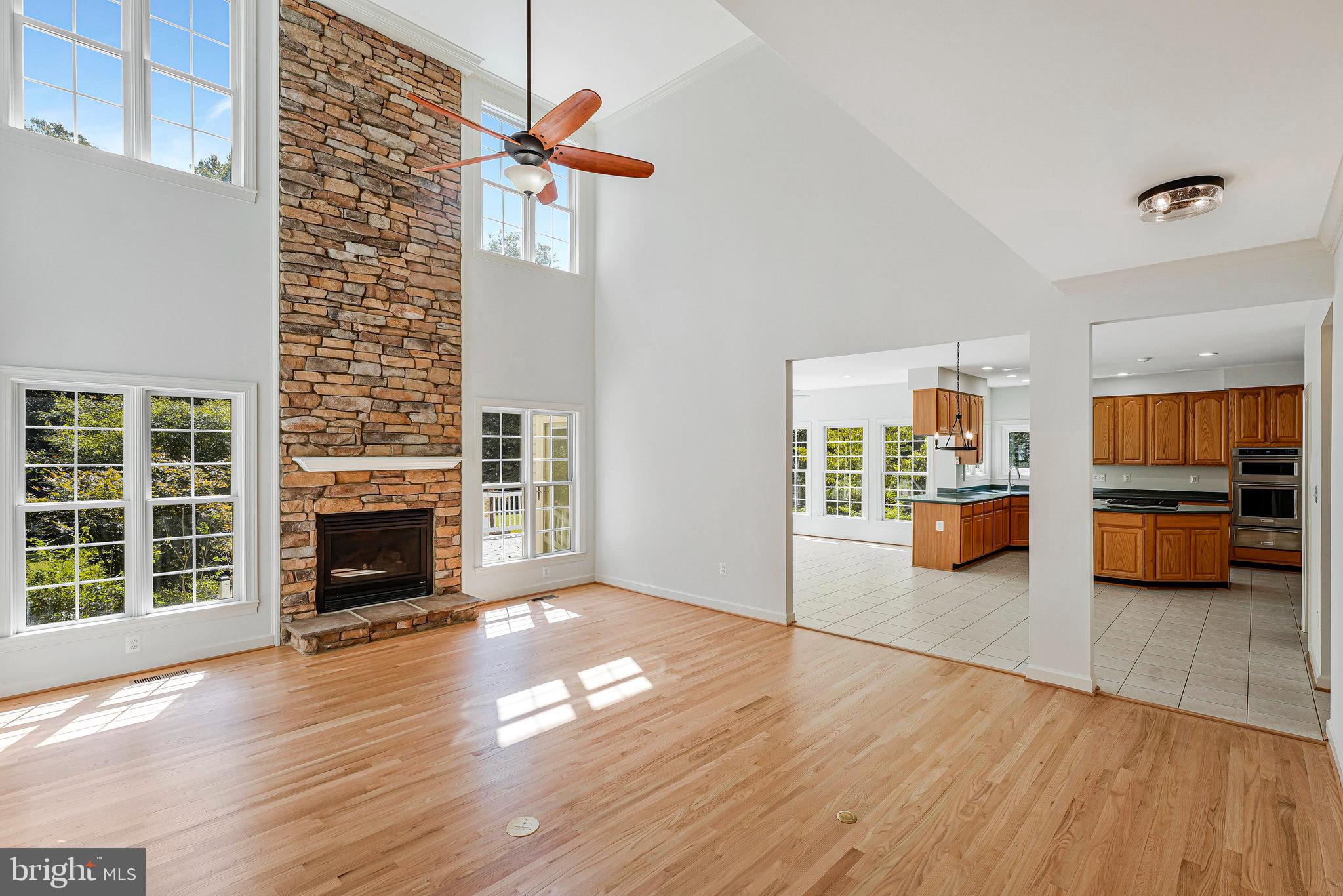 PALISADES POINTE - Residential