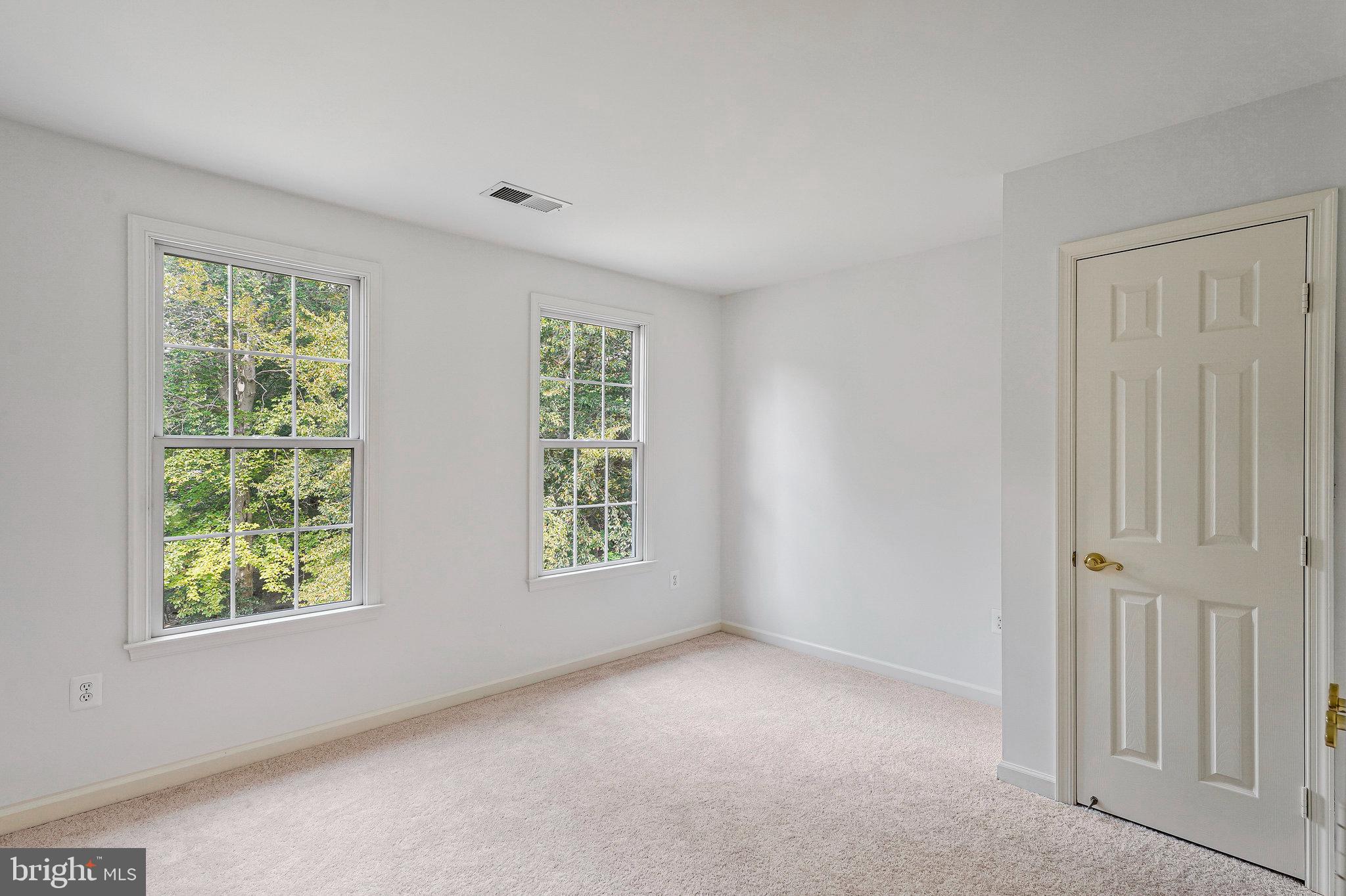 PALISADES POINTE - Residential