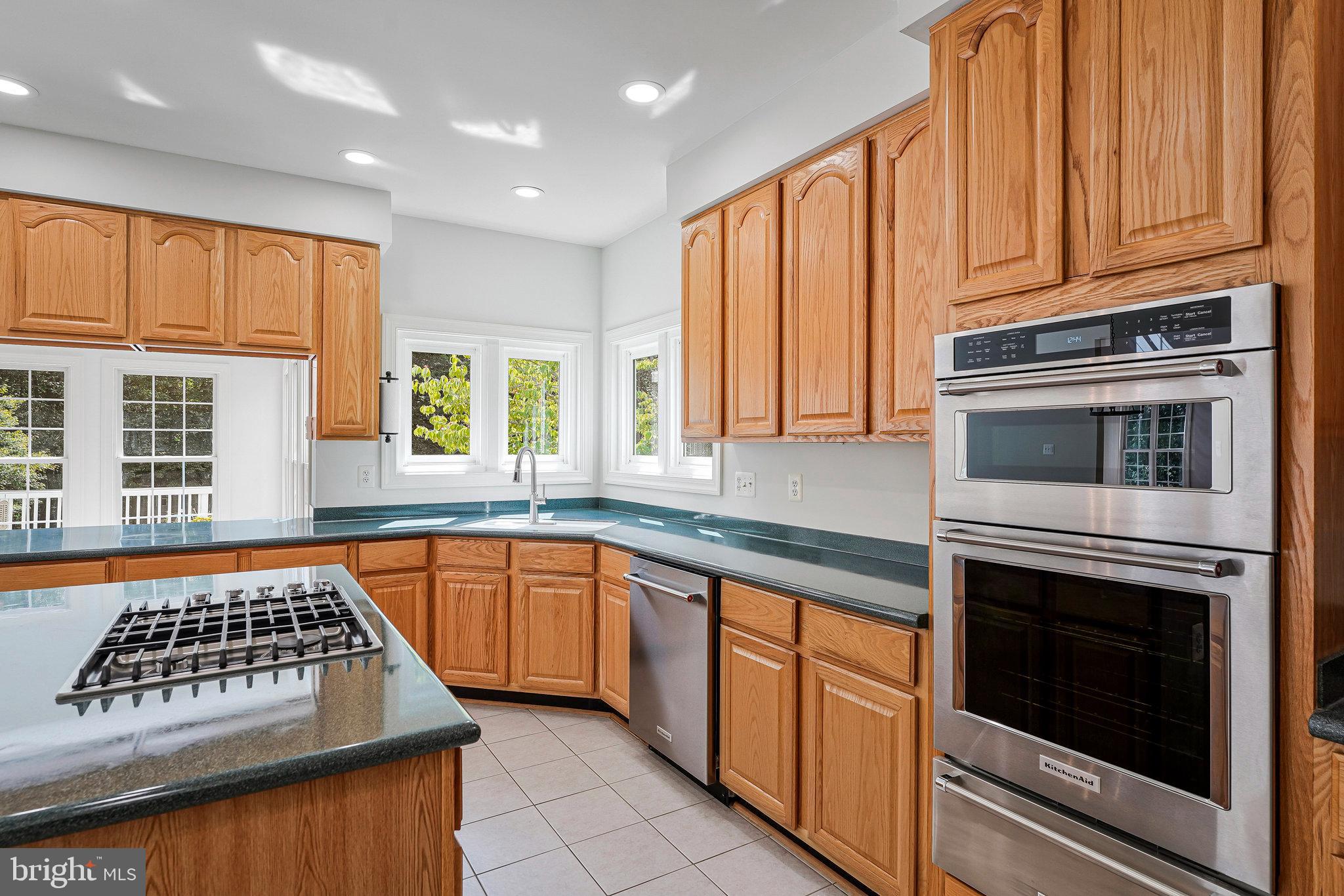 PALISADES POINTE - Residential