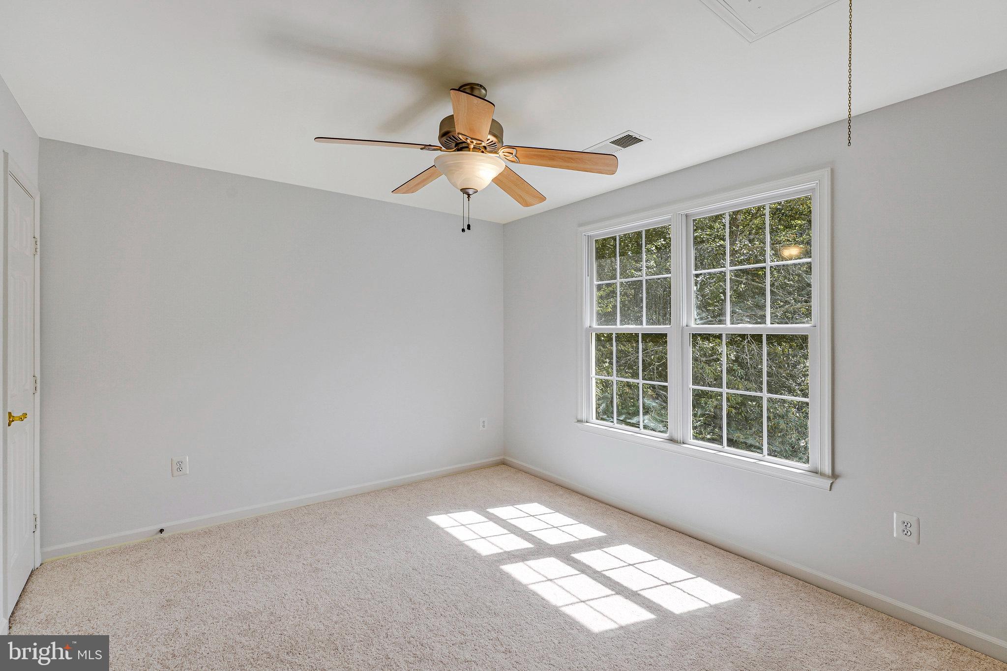 PALISADES POINTE - Residential