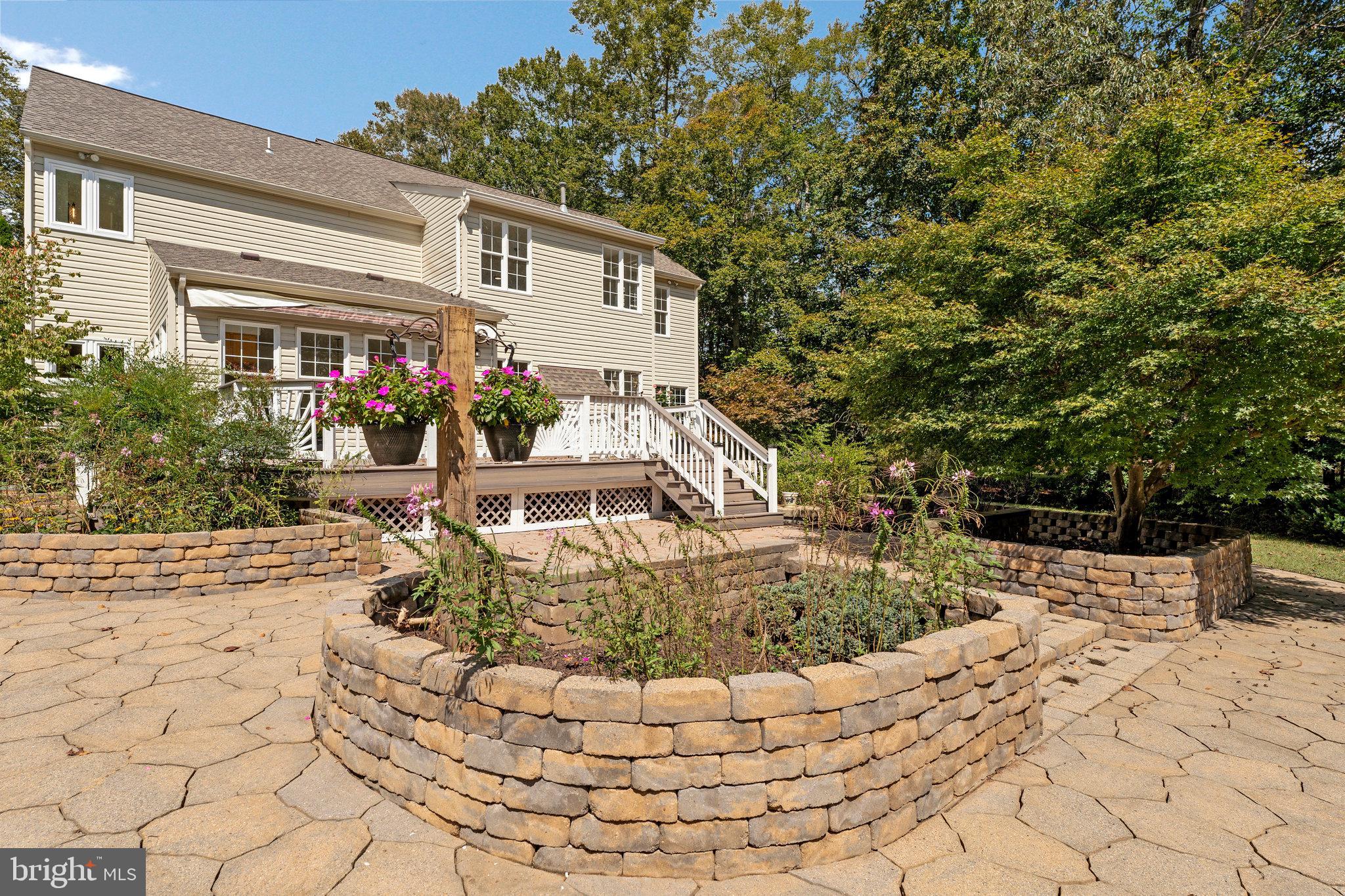 PALISADES POINTE - Residential