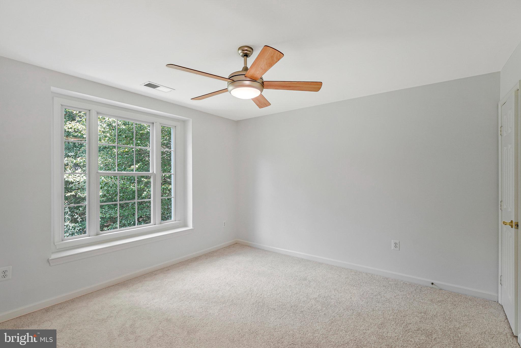 PALISADES POINTE - Residential