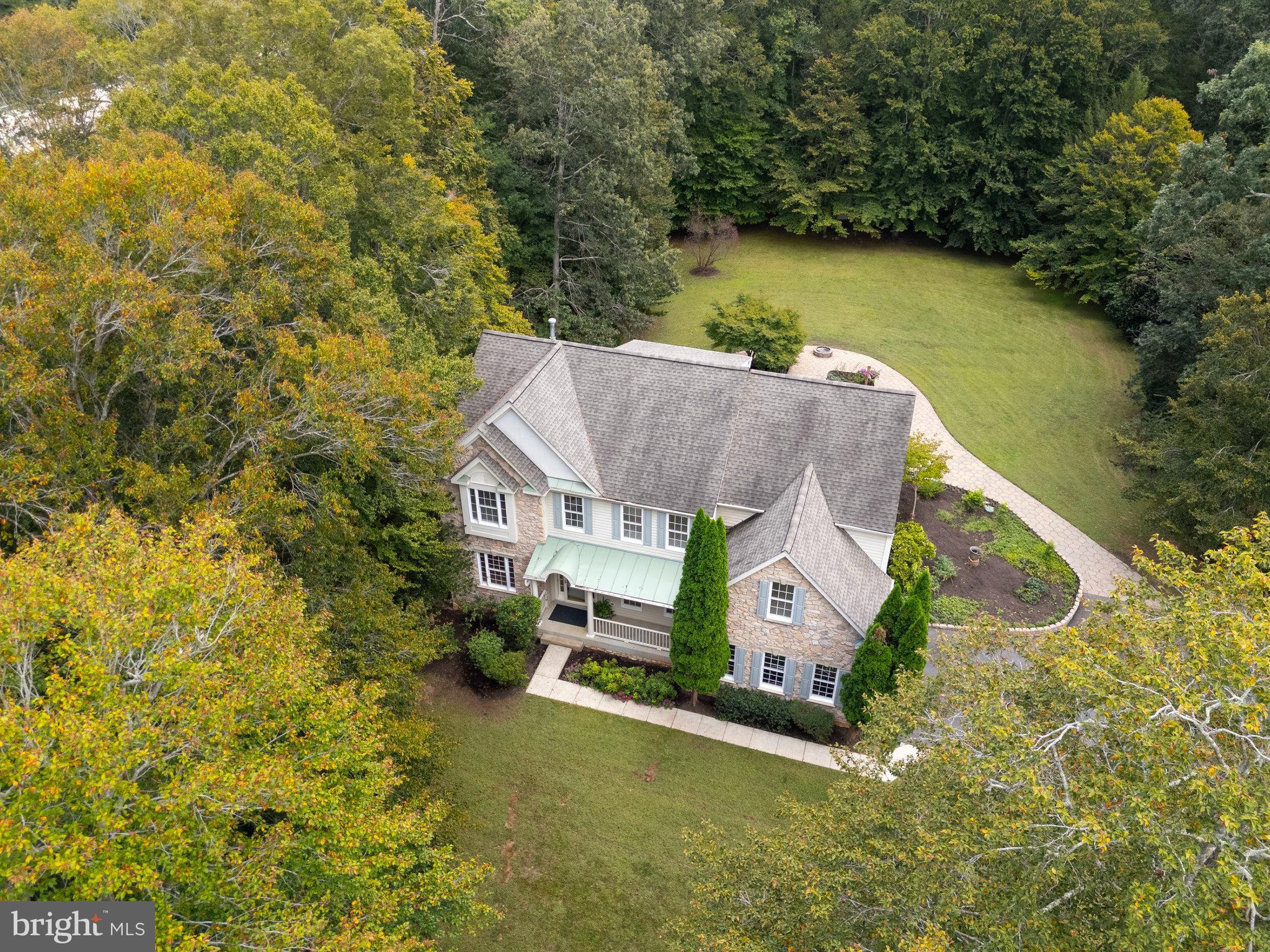 PALISADES POINTE - Residential