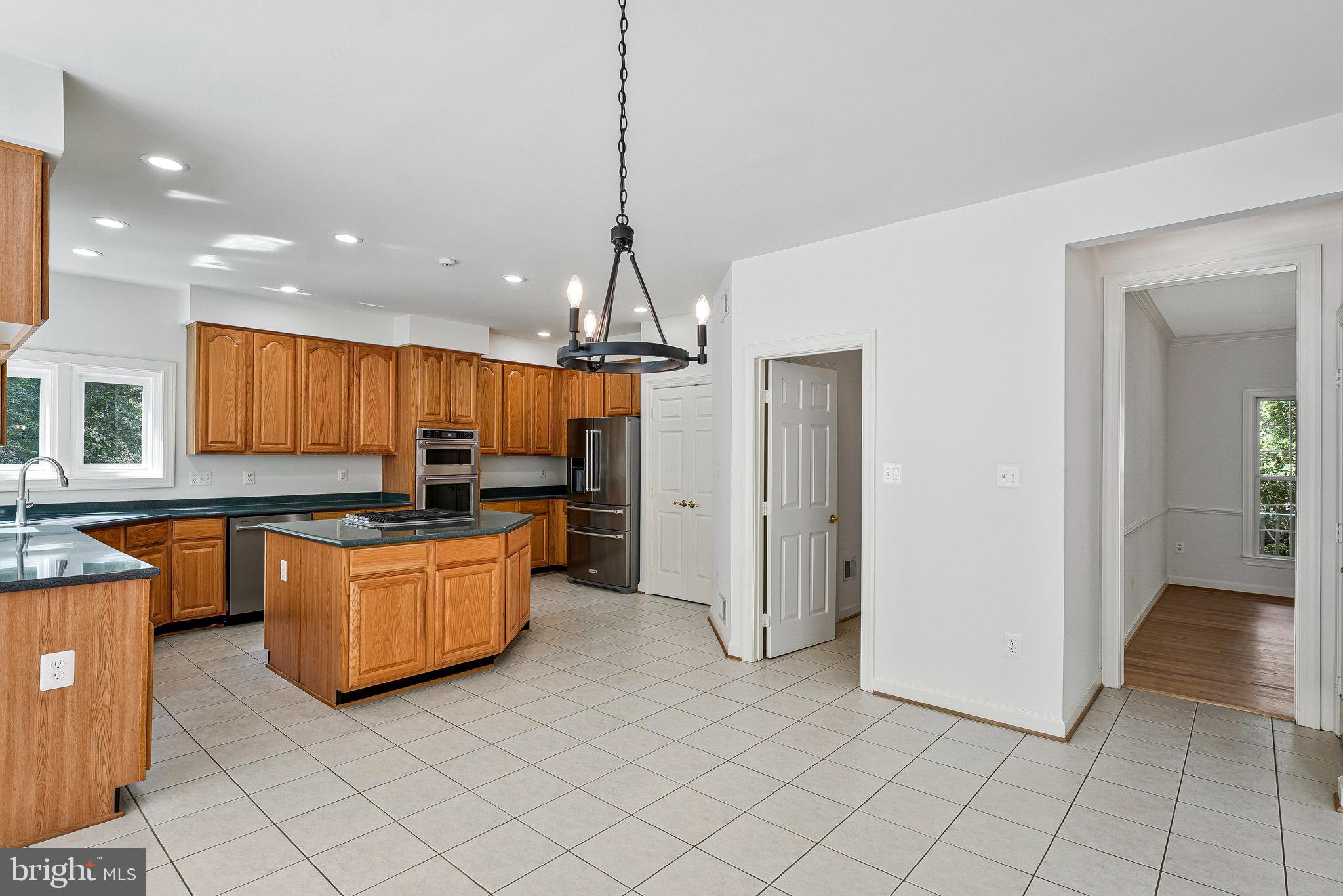 PALISADES POINTE - Residential