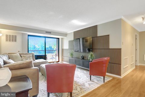 Photo of 200 N Pickett Street N #206, ALEXANDRIA, VA 22304 (MLS # VAAX2061056)