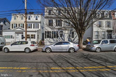 Townhouse For Sale - 323 Market Street<br/> GLOUCESTER CITY, NJ 08030