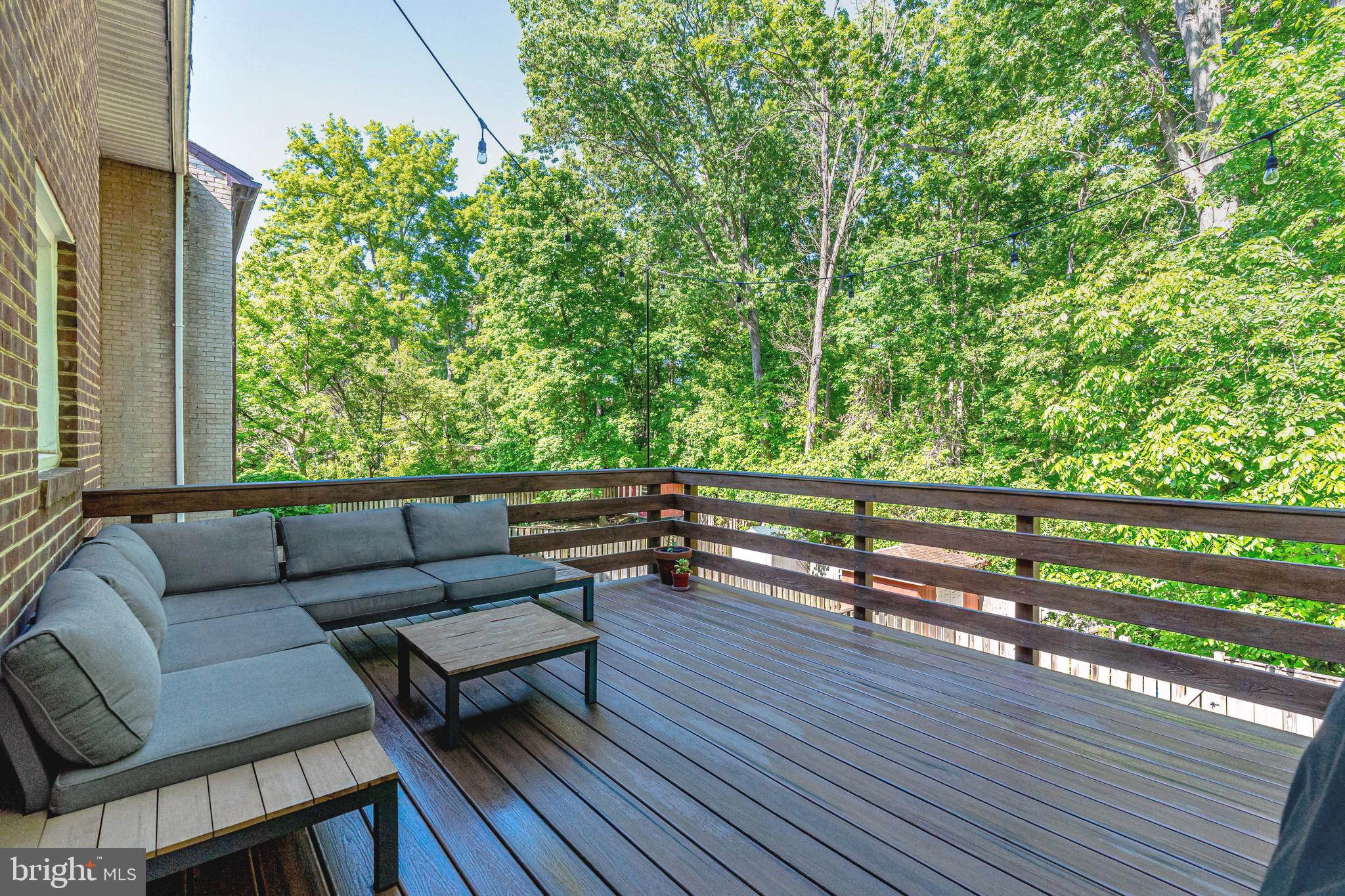 LONDON TOWNE - Residential