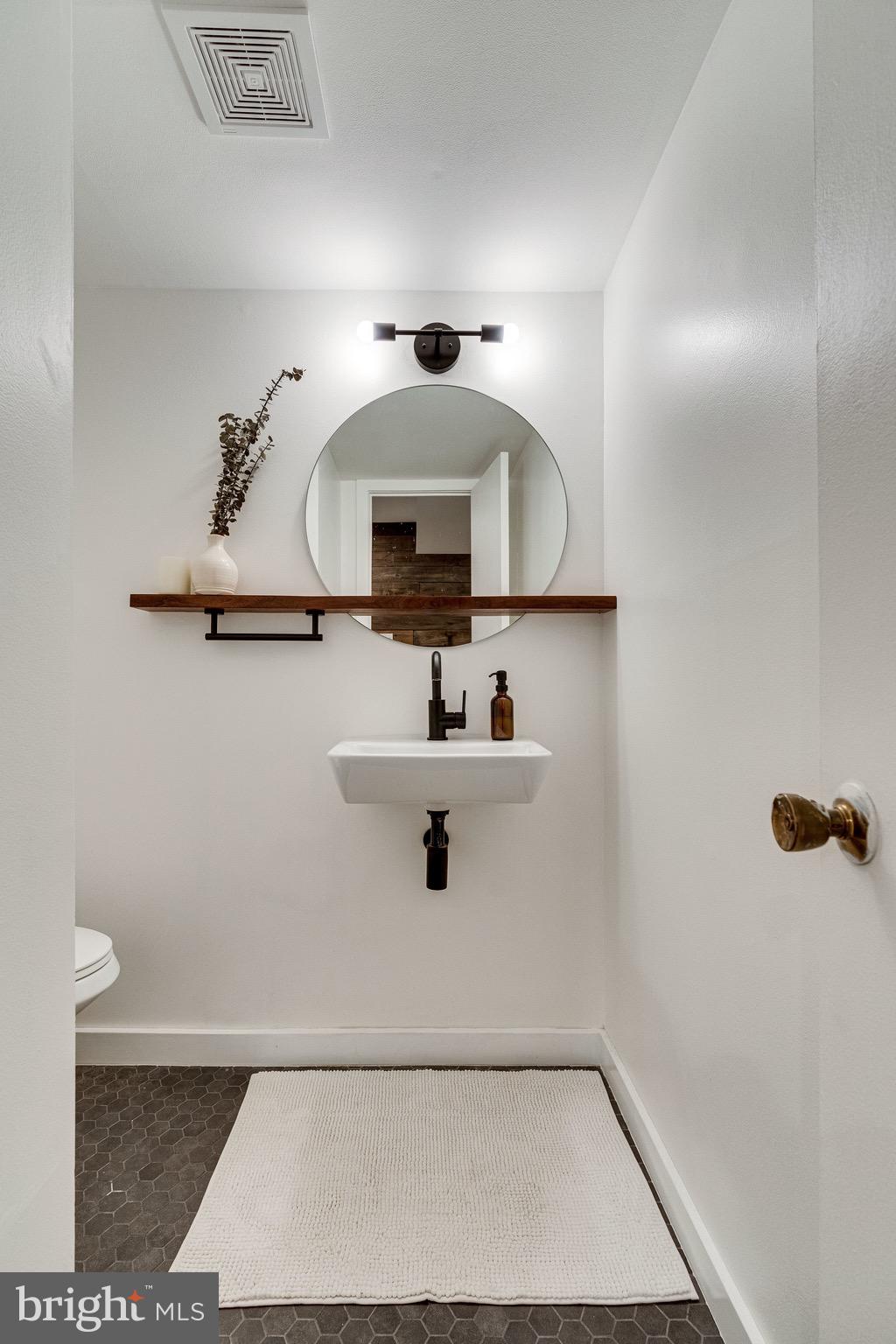 LONDON TOWNE - Residential