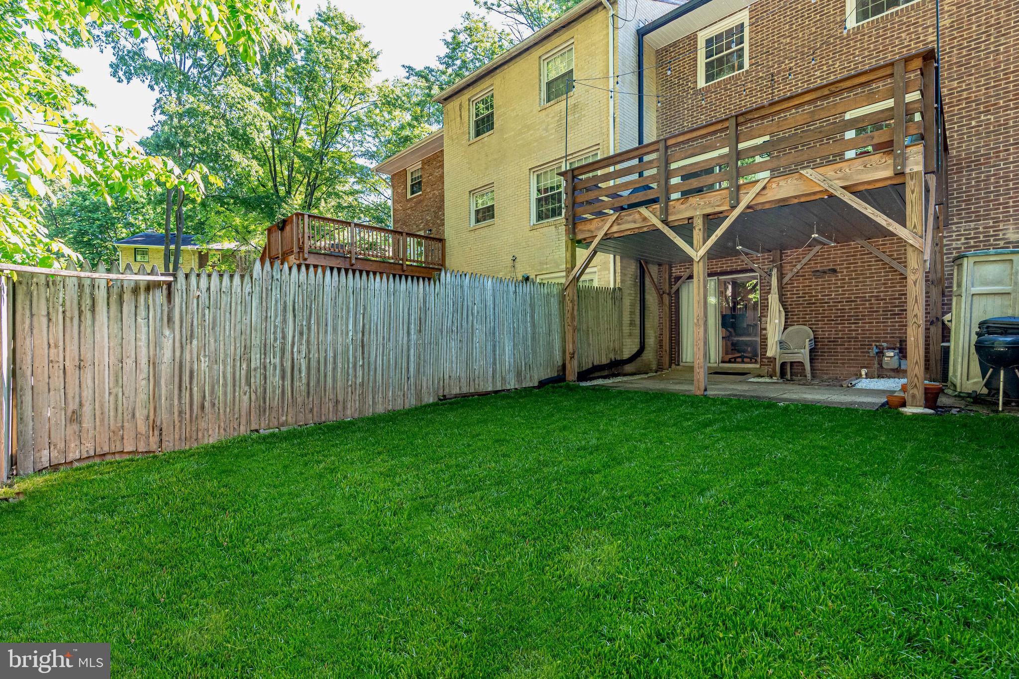 LONDON TOWNE - Residential