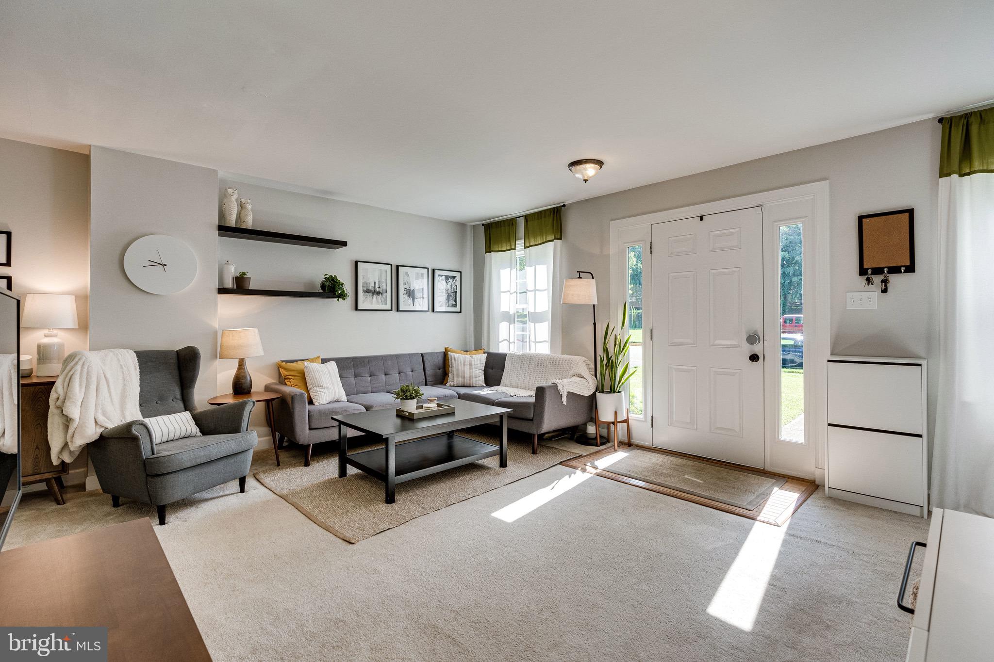 LONDON TOWNE - Residential