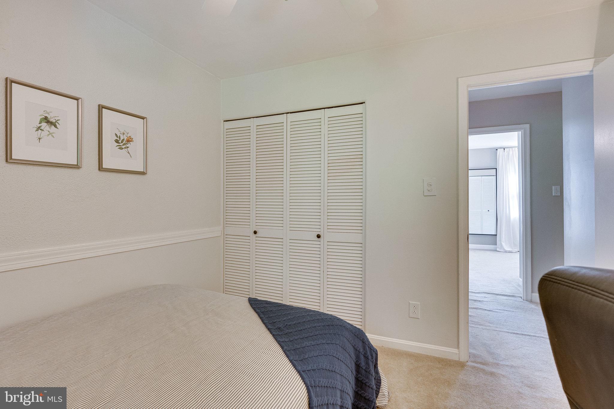 LONDON TOWNE - Residential