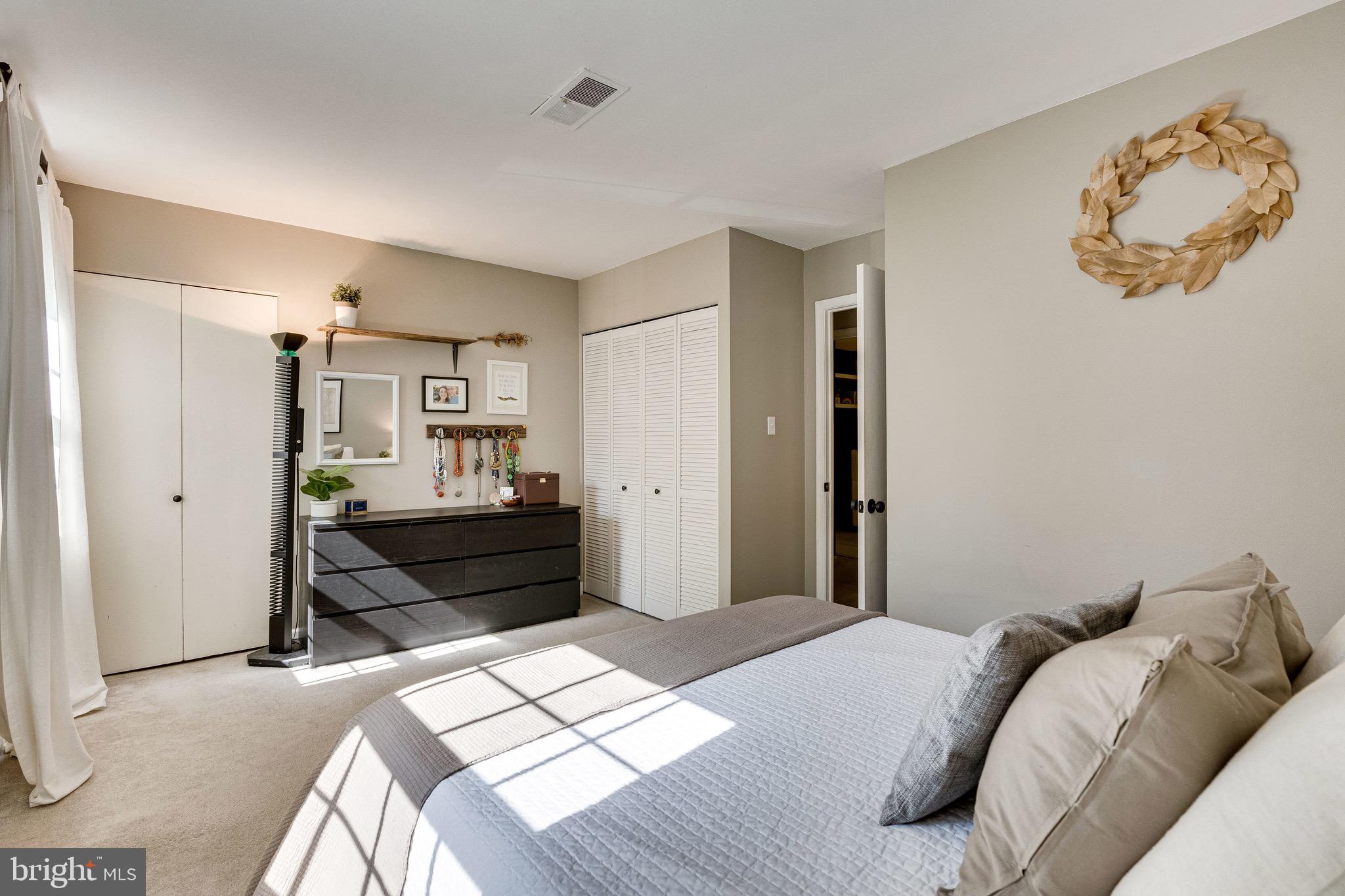 LONDON TOWNE - Residential