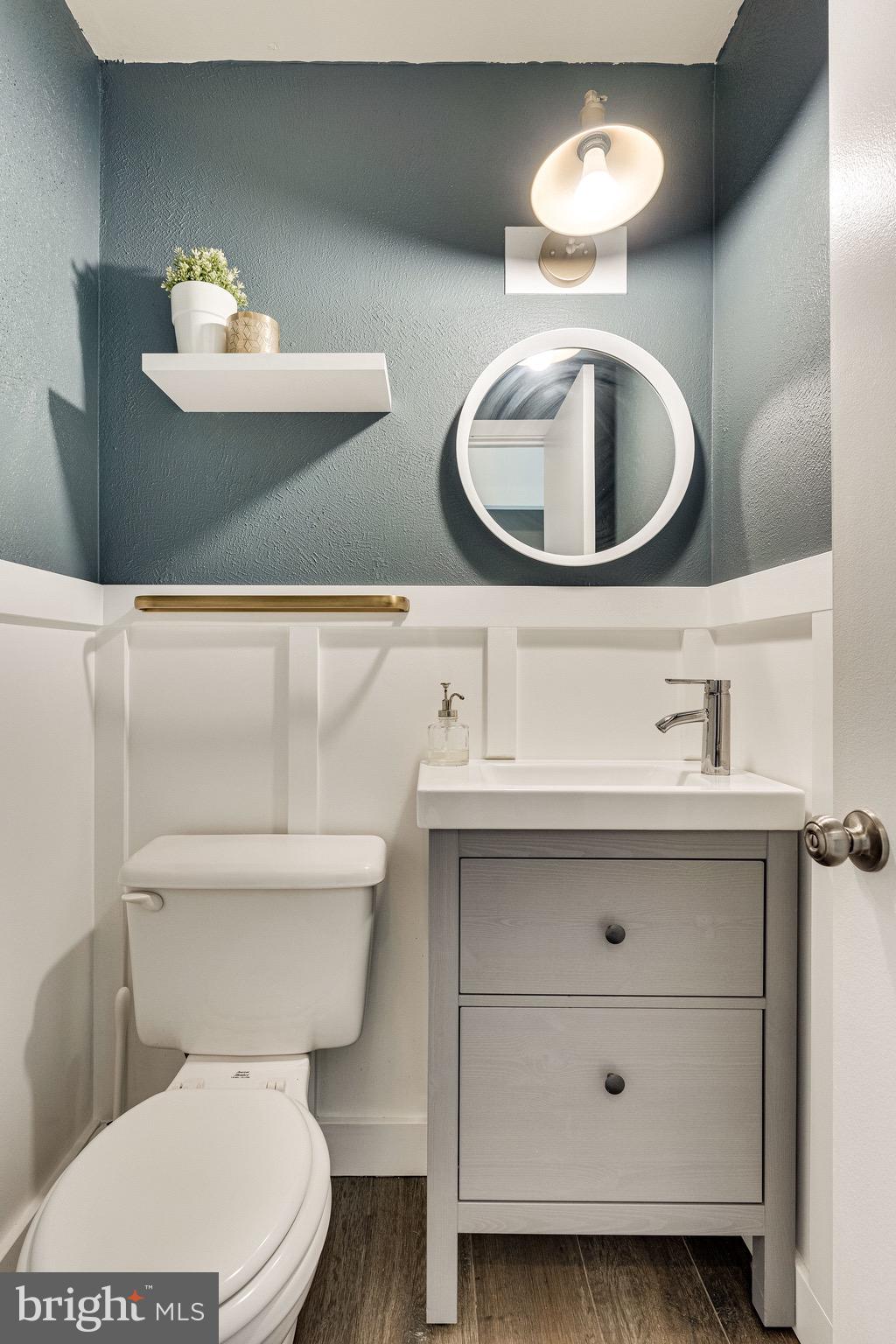 LONDON TOWNE - Residential