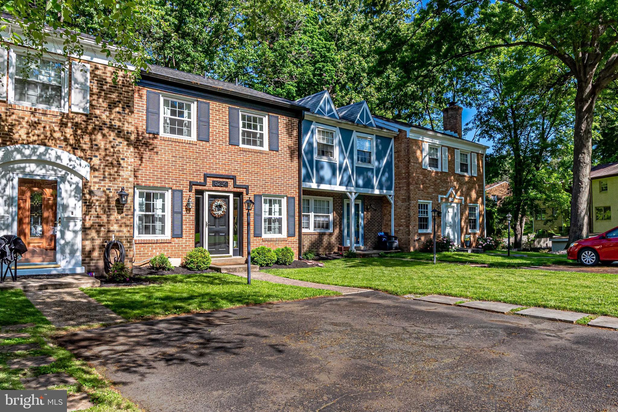 LONDON TOWNE - Residential