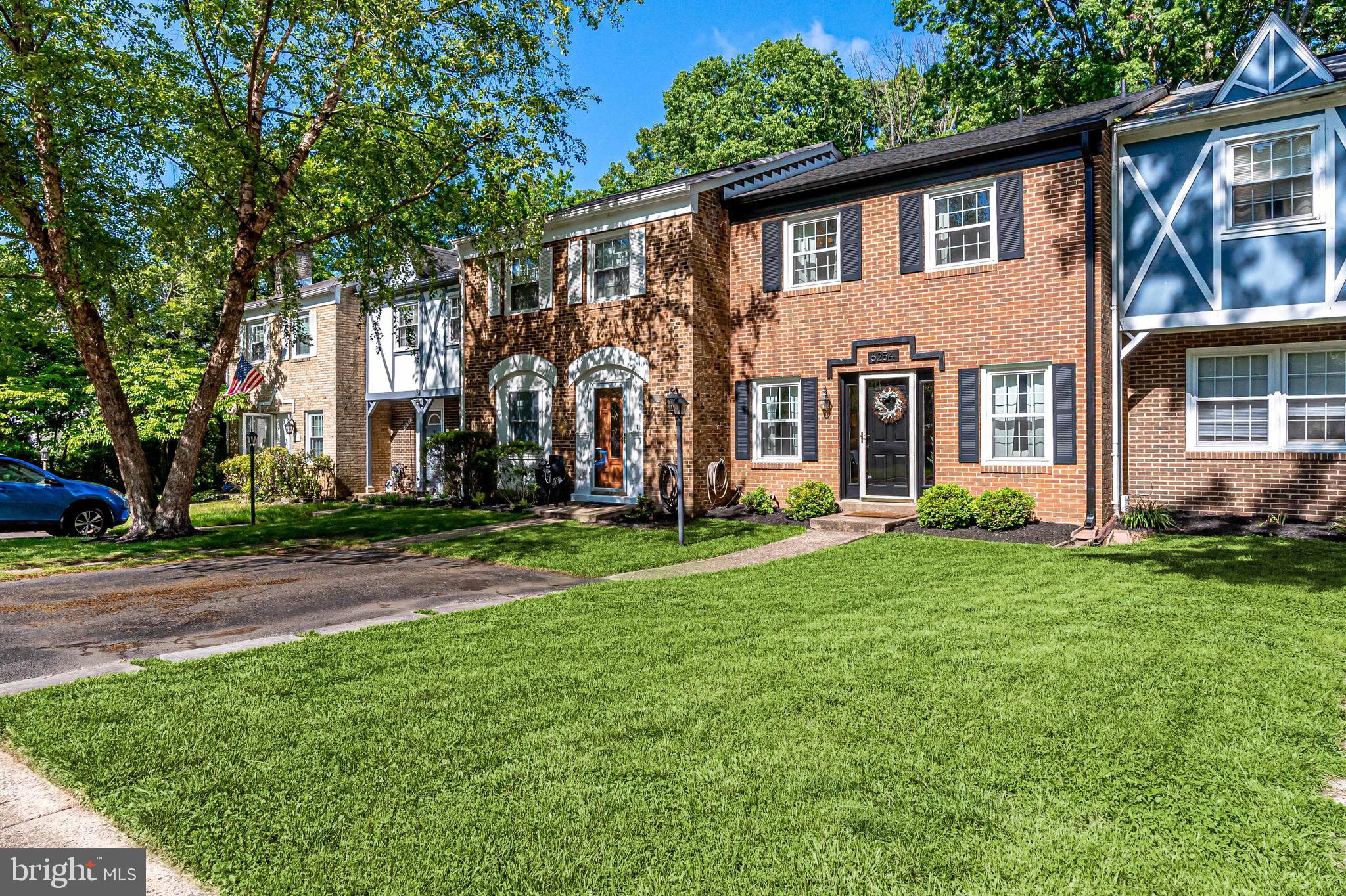 LONDON TOWNE - Residential