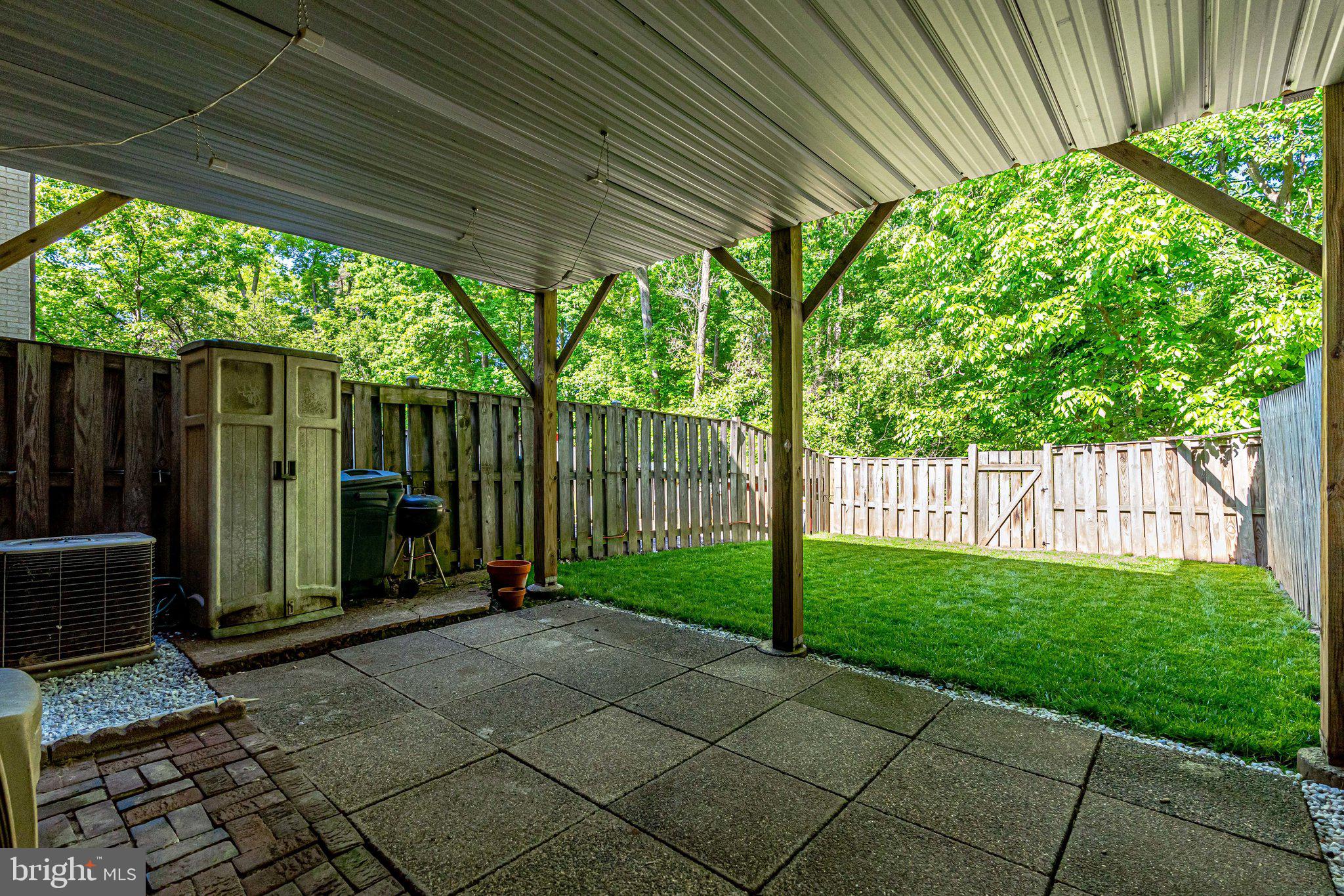 LONDON TOWNE - Residential