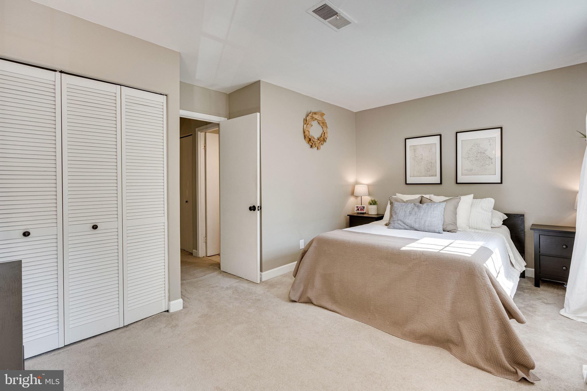 LONDON TOWNE - Residential