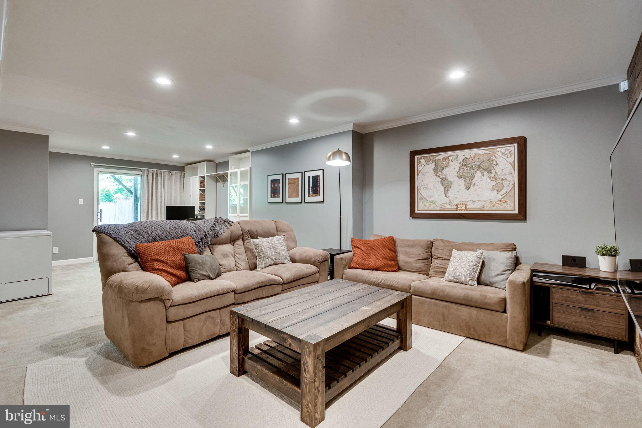 LONDON TOWNE - Residential