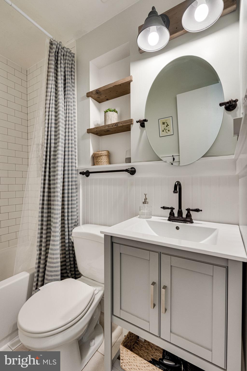 LONDON TOWNE - Residential