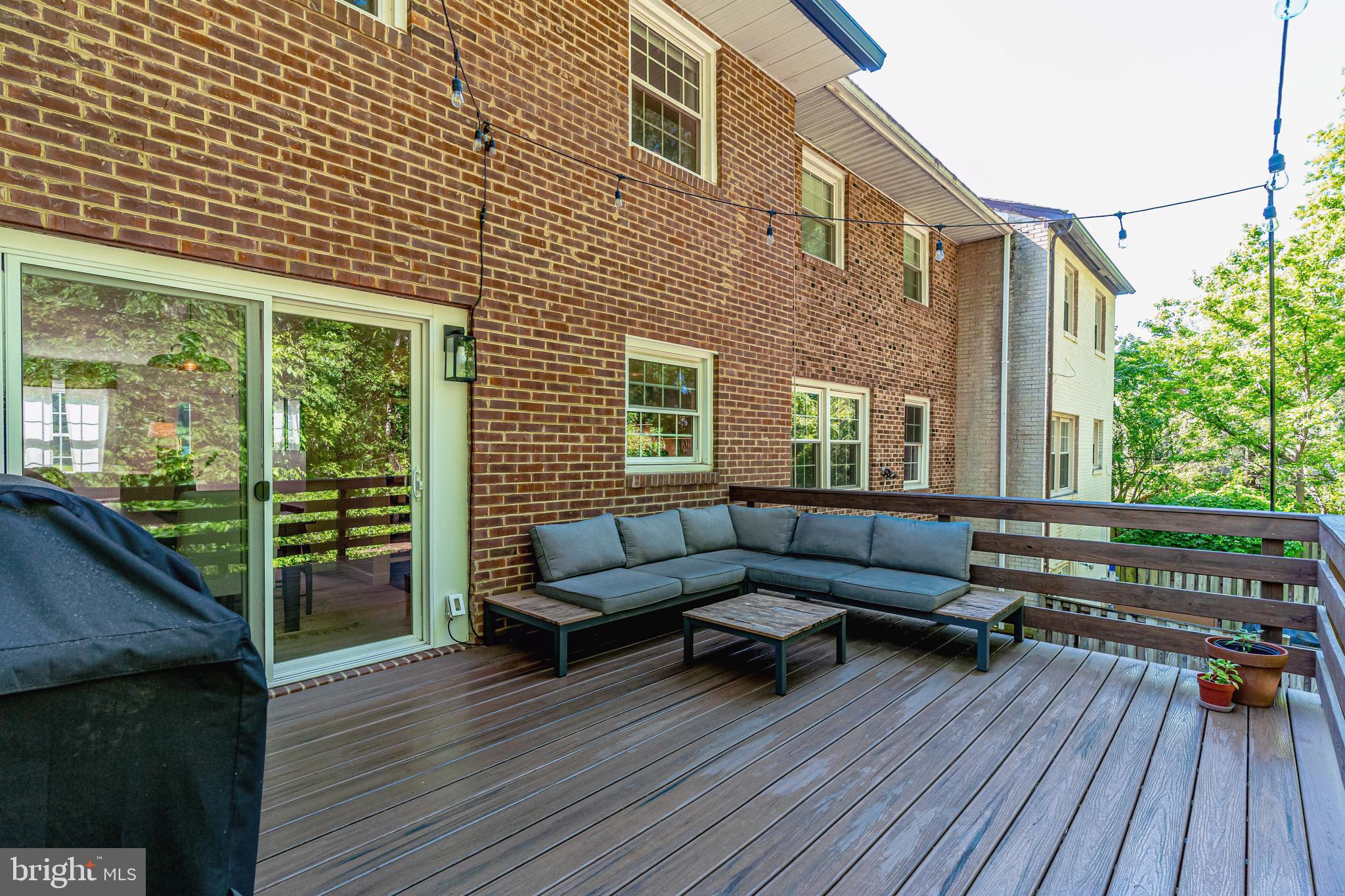 LONDON TOWNE - Residential