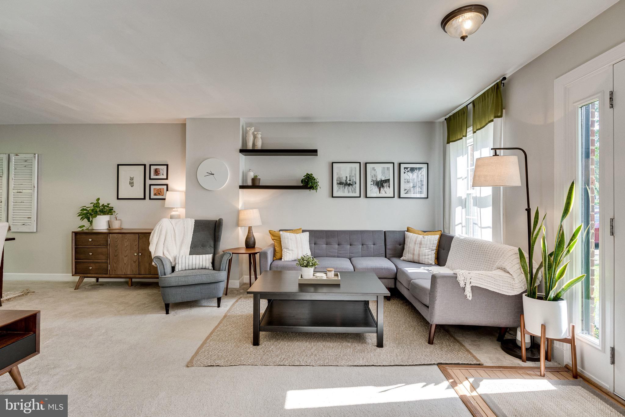 LONDON TOWNE - Residential