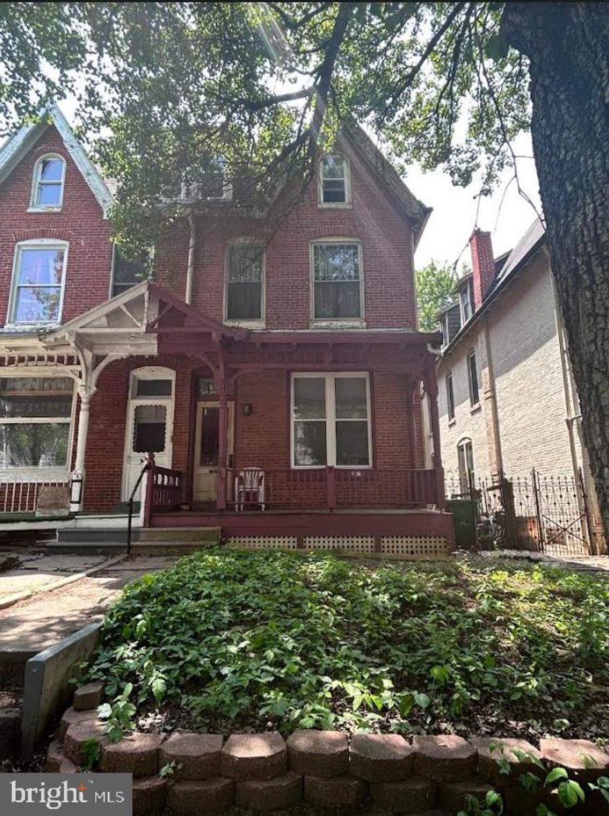 Duplex, Unit 1: 1/1 - Unit 2: 4/1
Roof Age: 15-16 years
Furnace - 12 years old, Oil Heat - Hot water baseboard.
Needs Cosmetic Enhancements
1st-floor bathroom needs work
Taxes: $2911
House Square Feet: 2120
Lot Square Feet: 2613
5 Bedrooms, 2 Baths
2.5 Story huge home!
Full Basement
ARV: $186,000