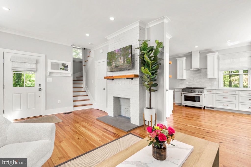 Photo of 10155 Laureate Way, BETHESDA, MD 20814 (MLS # MDMC2205026)