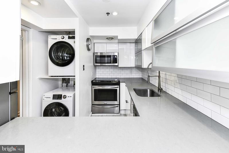 TORPEDO FACTORY - Residential Lease