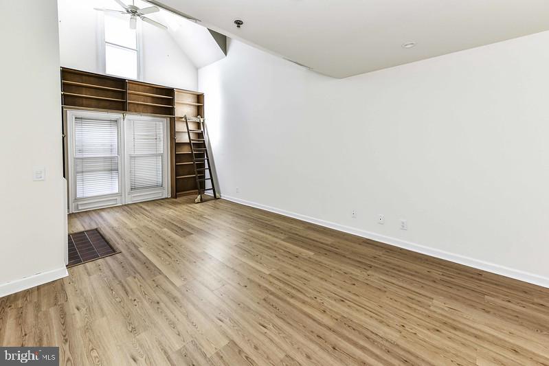 TORPEDO FACTORY - Residential Lease