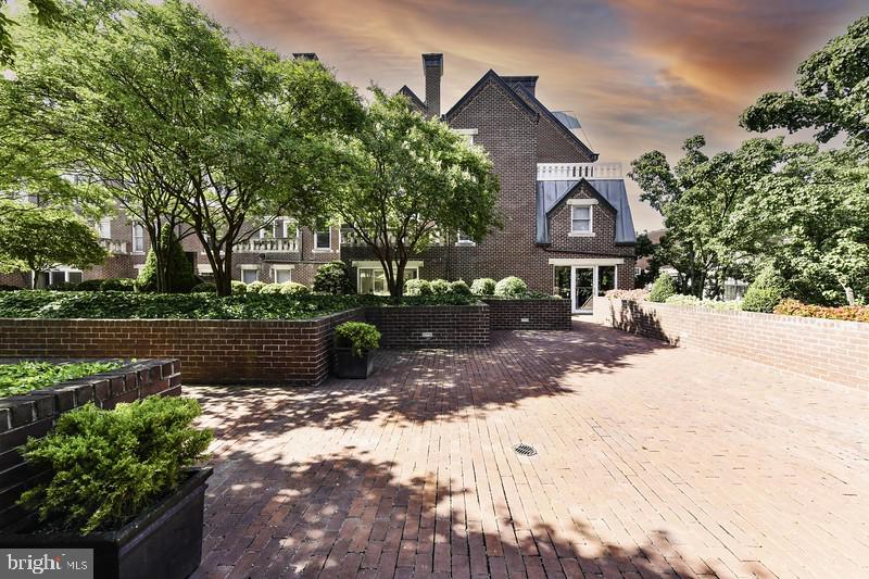 TORPEDO FACTORY - Residential Lease