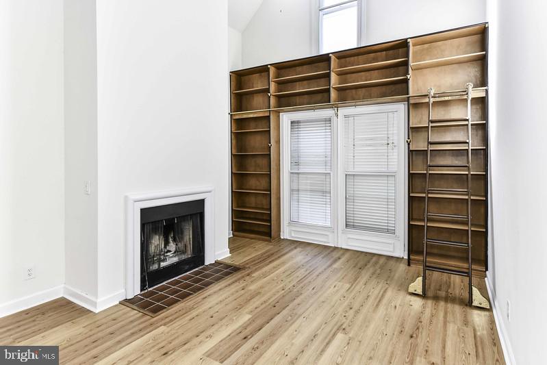 TORPEDO FACTORY - Residential Lease