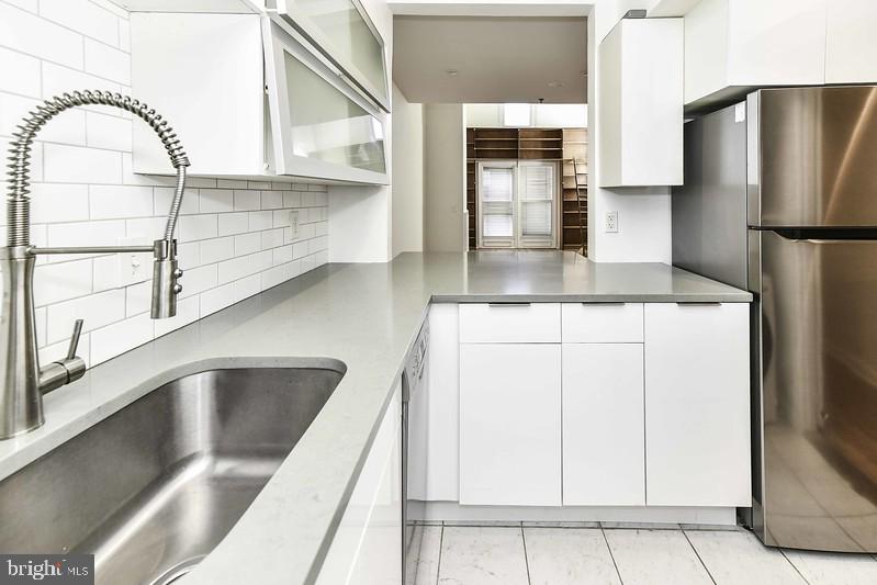 TORPEDO FACTORY - Residential Lease