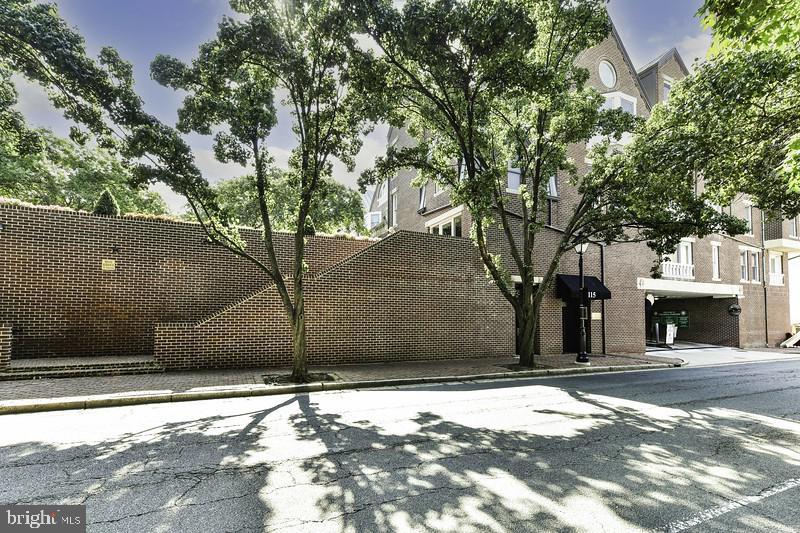 TORPEDO FACTORY - Residential Lease