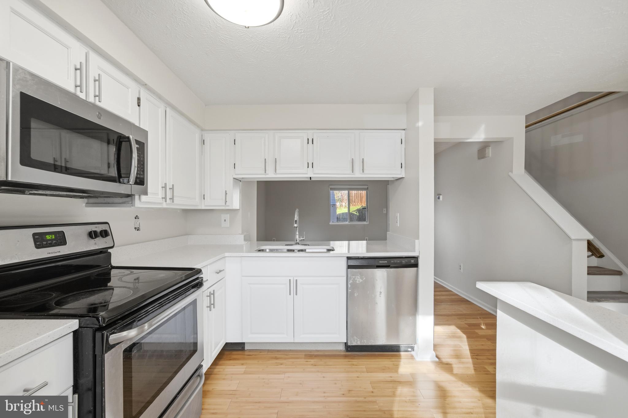 GUNNERS LAKE - Residential