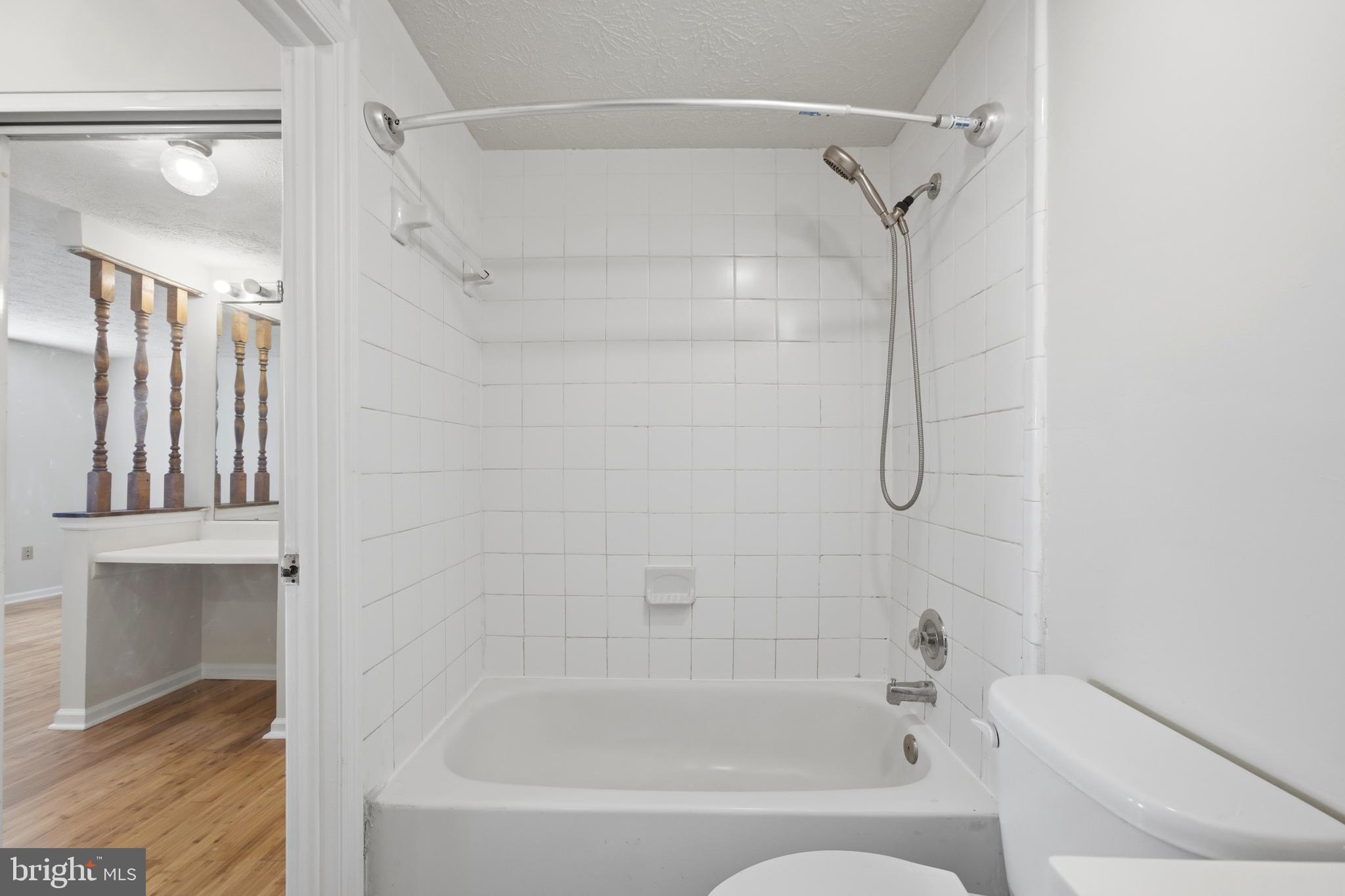 GUNNERS LAKE - Residential