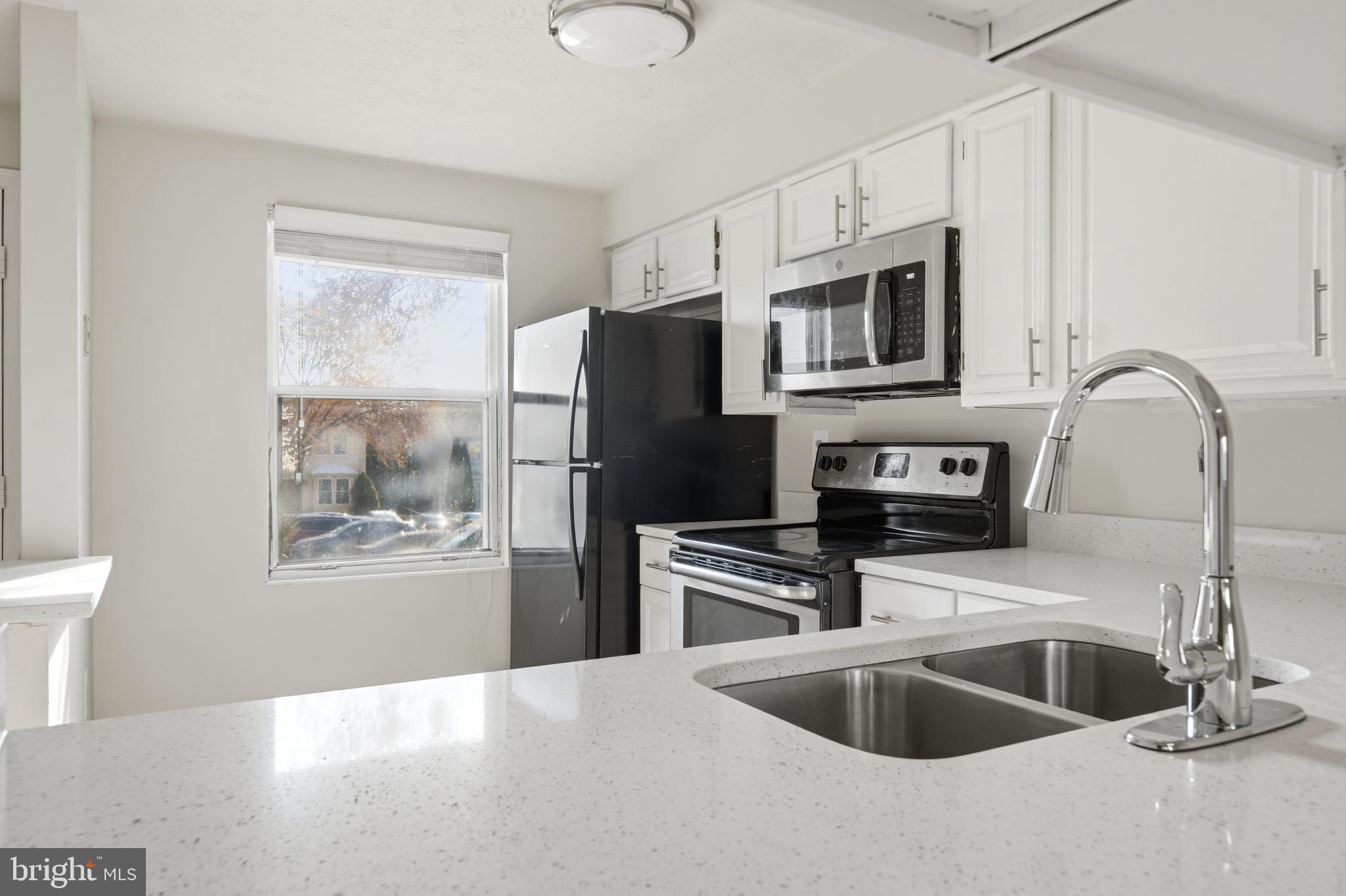 GUNNERS LAKE - Residential