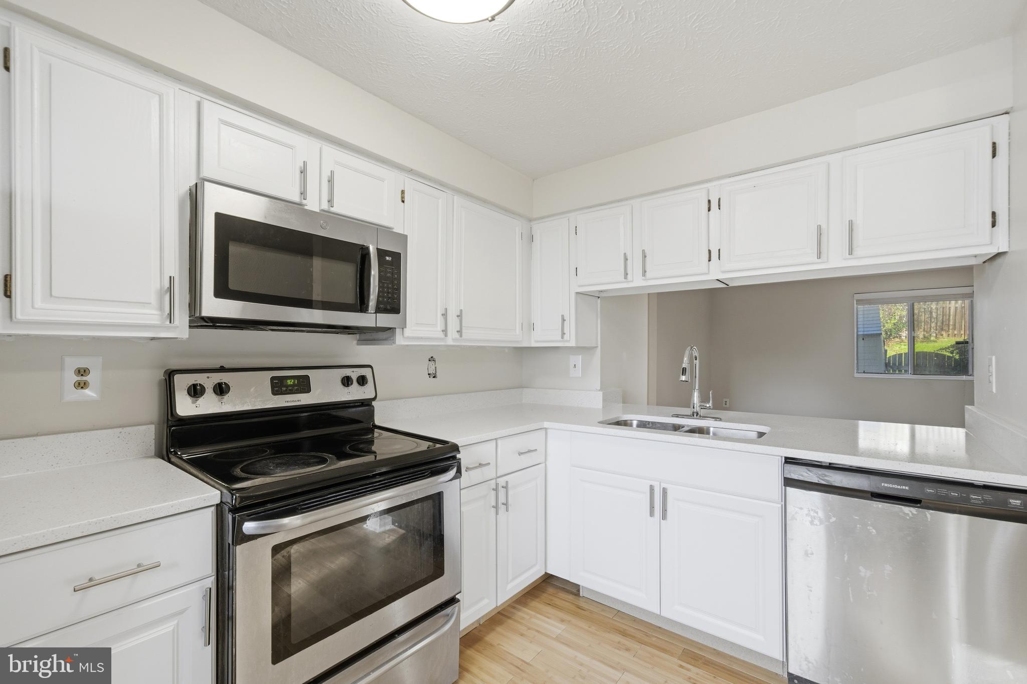 GUNNERS LAKE - Residential