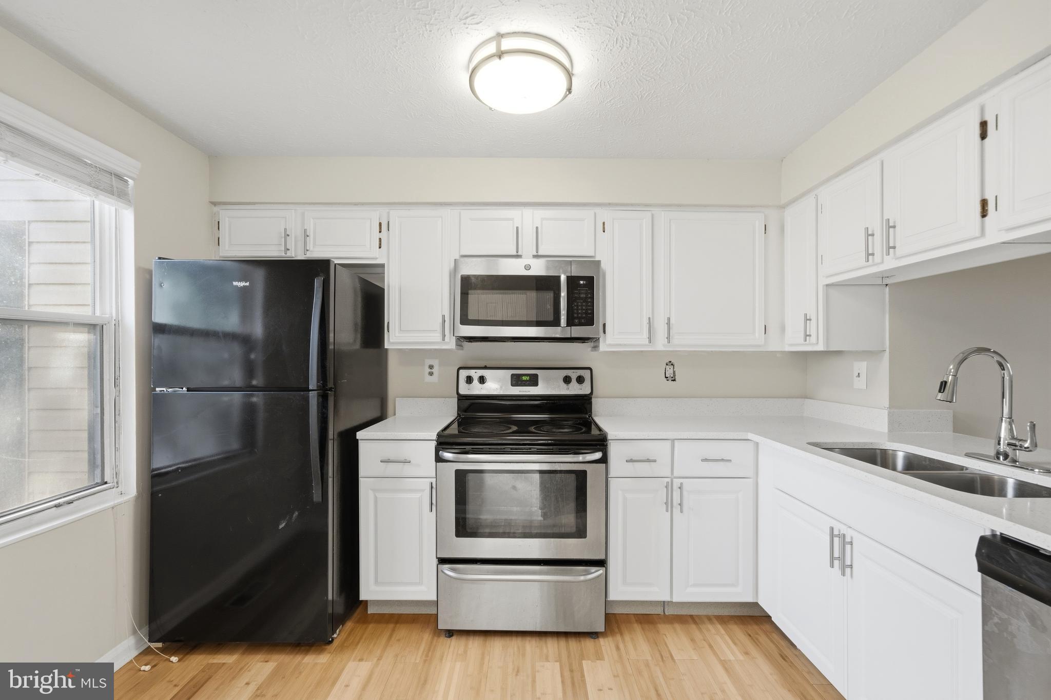 GUNNERS LAKE - Residential