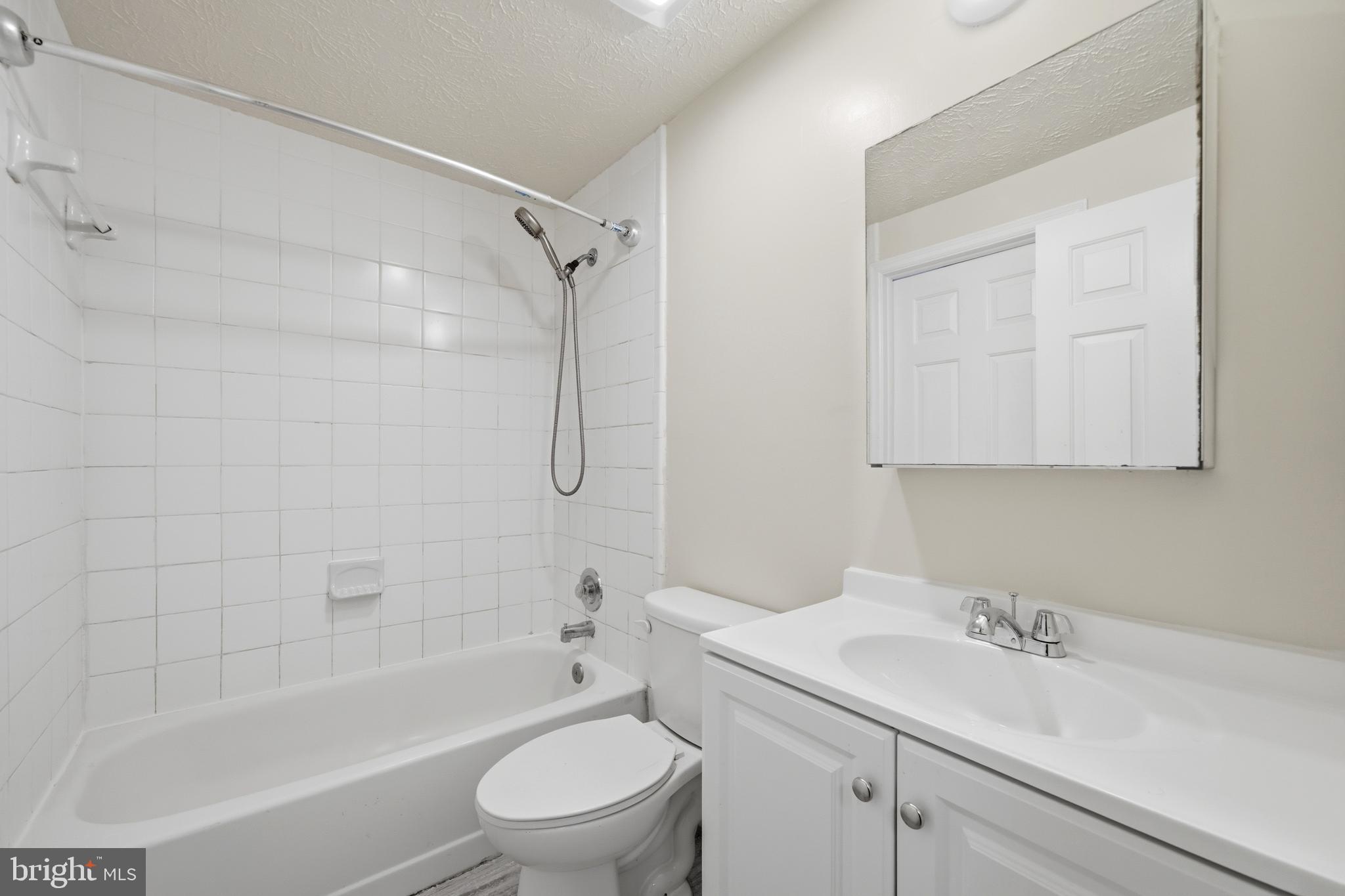 GUNNERS LAKE - Residential