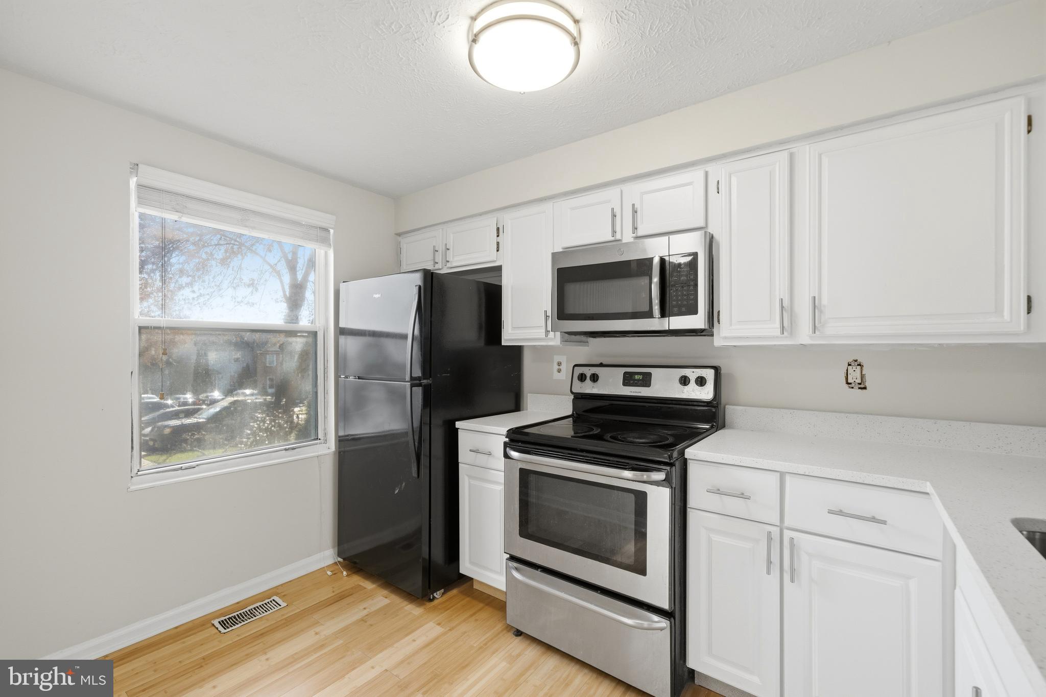 GUNNERS LAKE - Residential