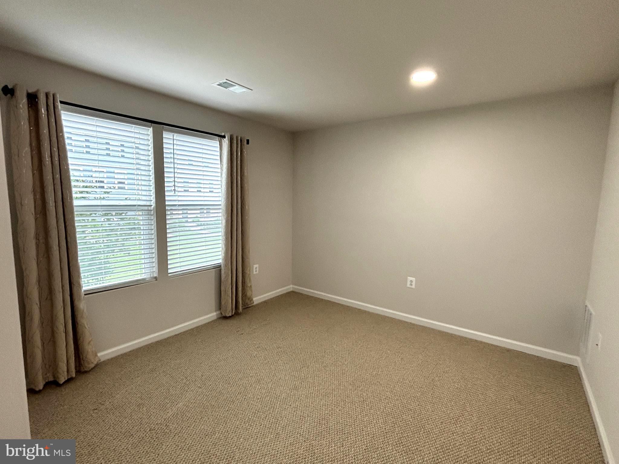 31 CAPITOL MEWS