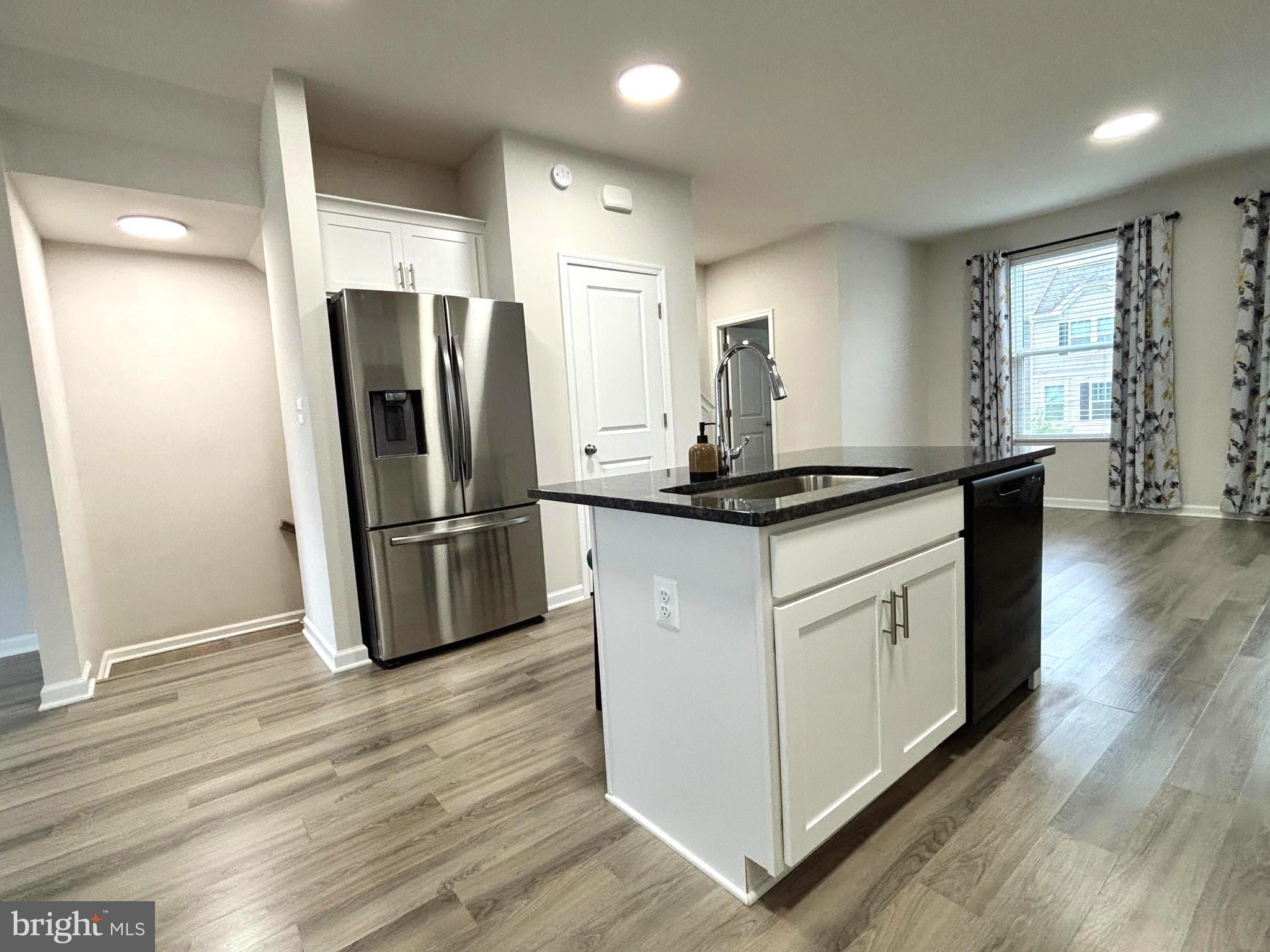 PRESIDENTS POINTE - Residential