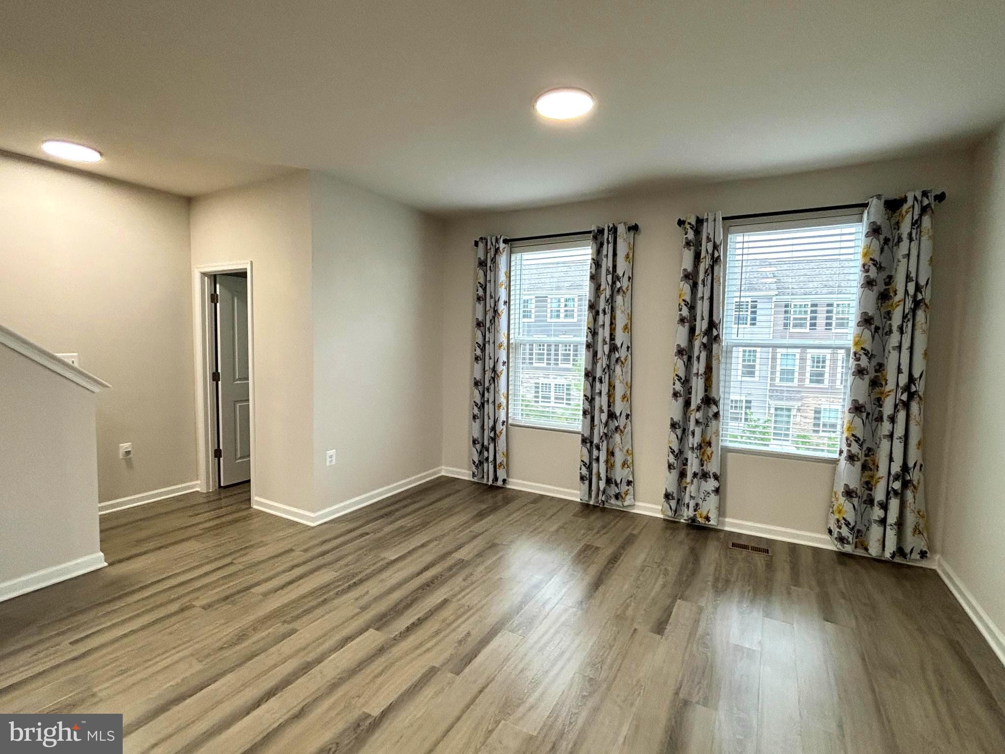 PRESIDENTS POINTE - Residential