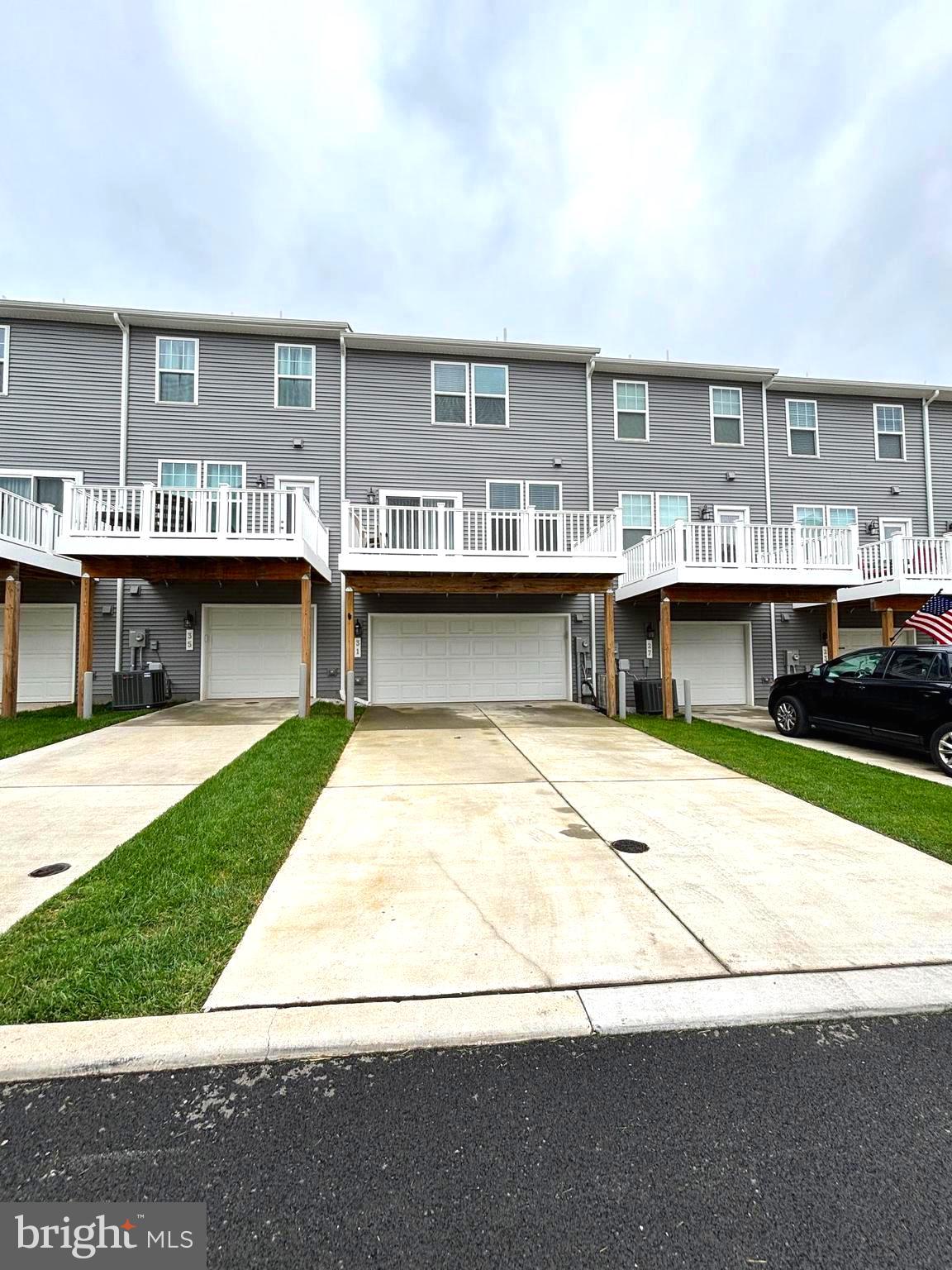 PRESIDENTS POINTE - Residential