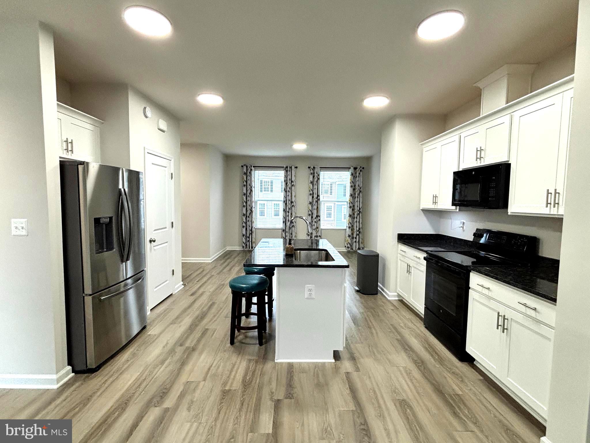 PRESIDENTS POINTE - Residential