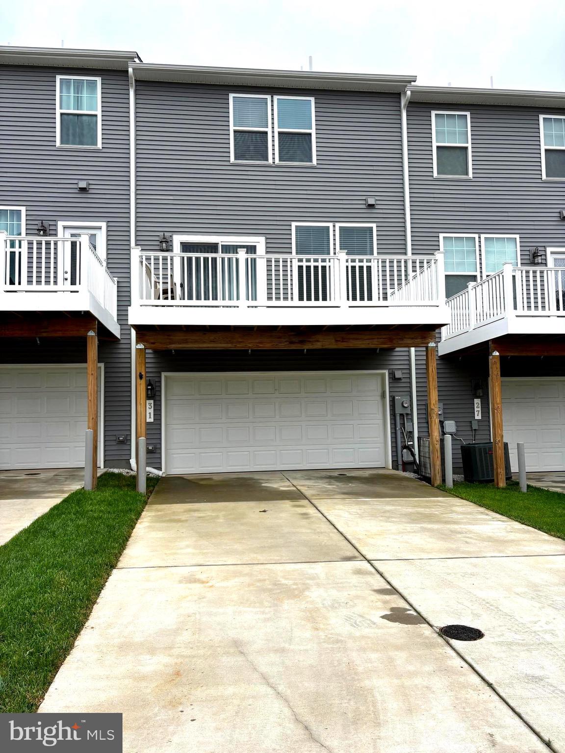 PRESIDENTS POINTE - Residential